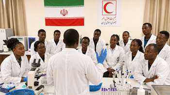 هلال‌احمر ایران ؛ مرجع انتقال تجربه در دیپلماسی سلامت/ بهره‌گیری دانشکده پیراپزشکی آکرا از ظرفیت‌های آموزشی و آزمایشگاهی ایران کلینیک