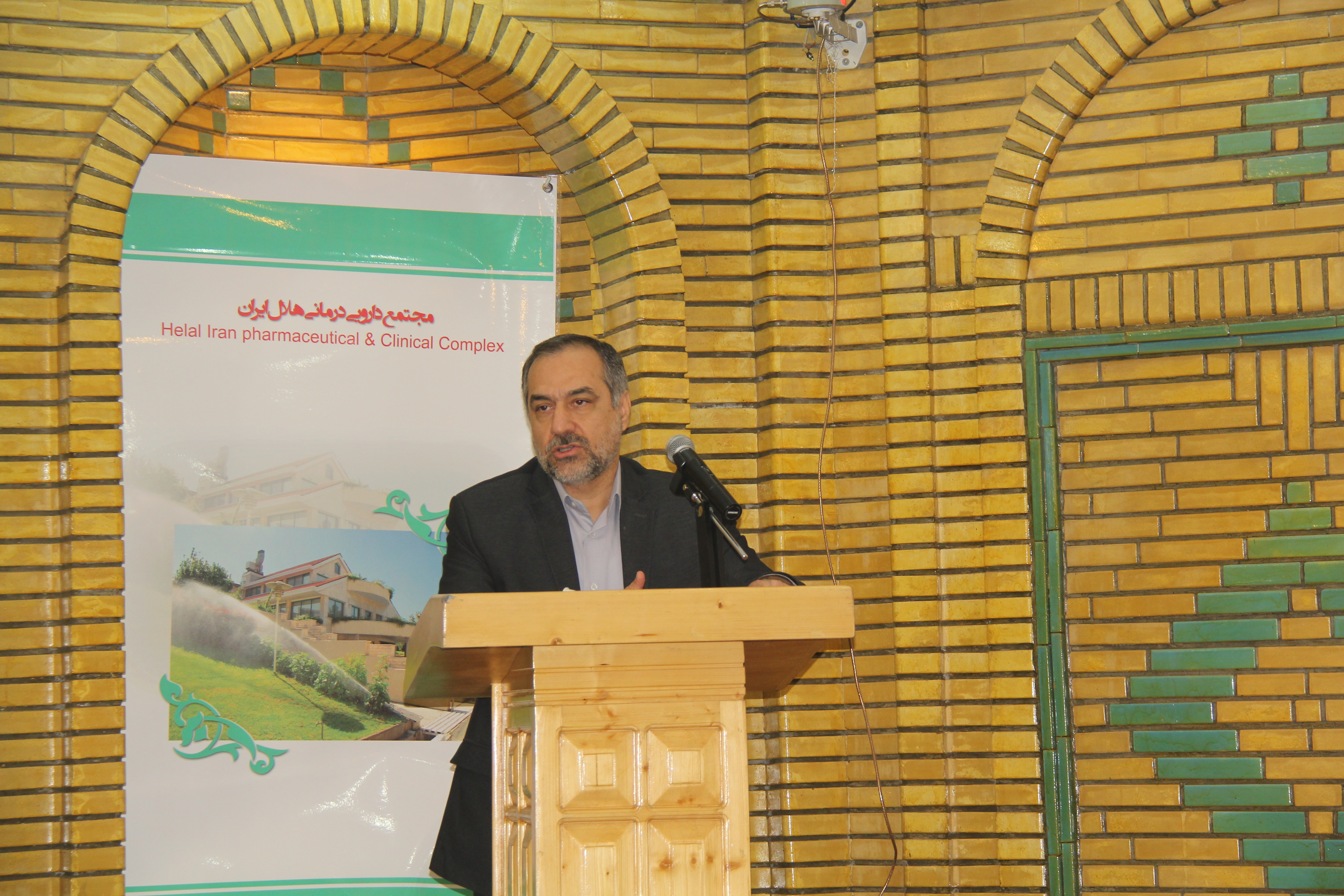 هلال احمر مجهز به بیمارستانهای سریعالاستقرار/ لزوم ثبت تجربیات امدادرسانی در کرمانشاه