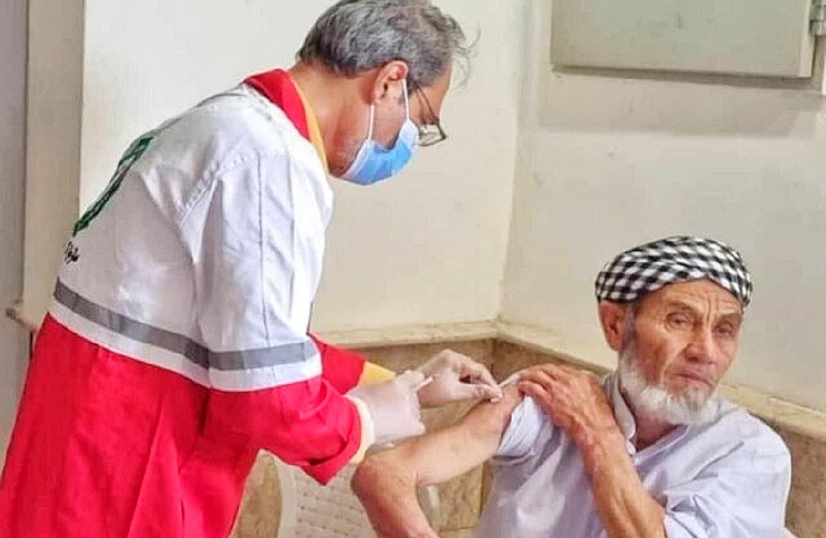 هلالاحمر در خط مقدم سلامت ؛ ارائه واکسیناسیون در ایام جنگ تحمیلی رمضان